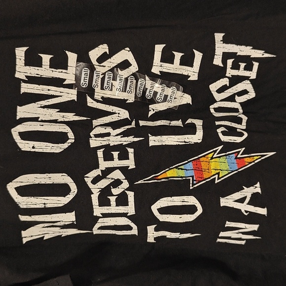 NWT "No one deserves to live in a closet" size small - Picture 2 of 4